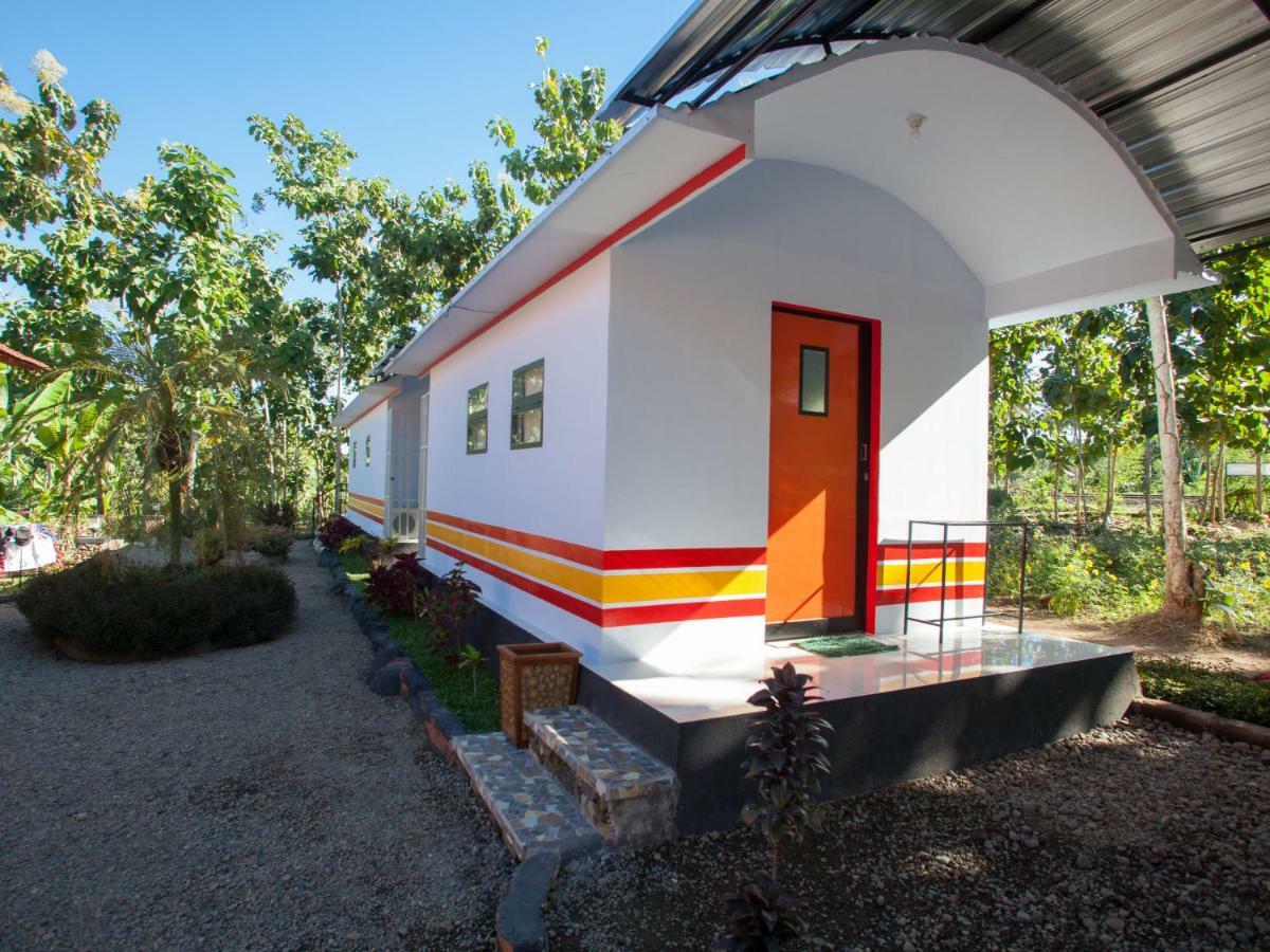 Hotel RedDoorz near Banyuwangi Kota Train Station Exterior foto