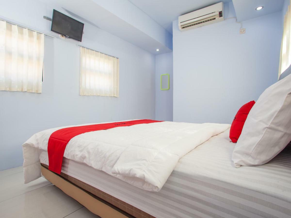 Hotel RedDoorz near Banyuwangi Kota Train Station Exterior foto